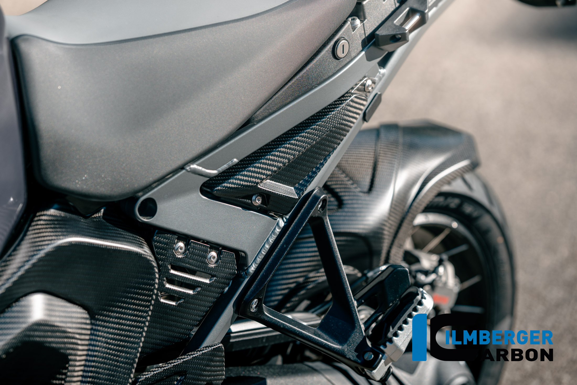 Hintere Dreiecksabdeckung für Rahmenheck links Carbon matt R 1300 GS Adventure BMW R 1300 GS Adventure (ab 2024) Carbon – Bild 5