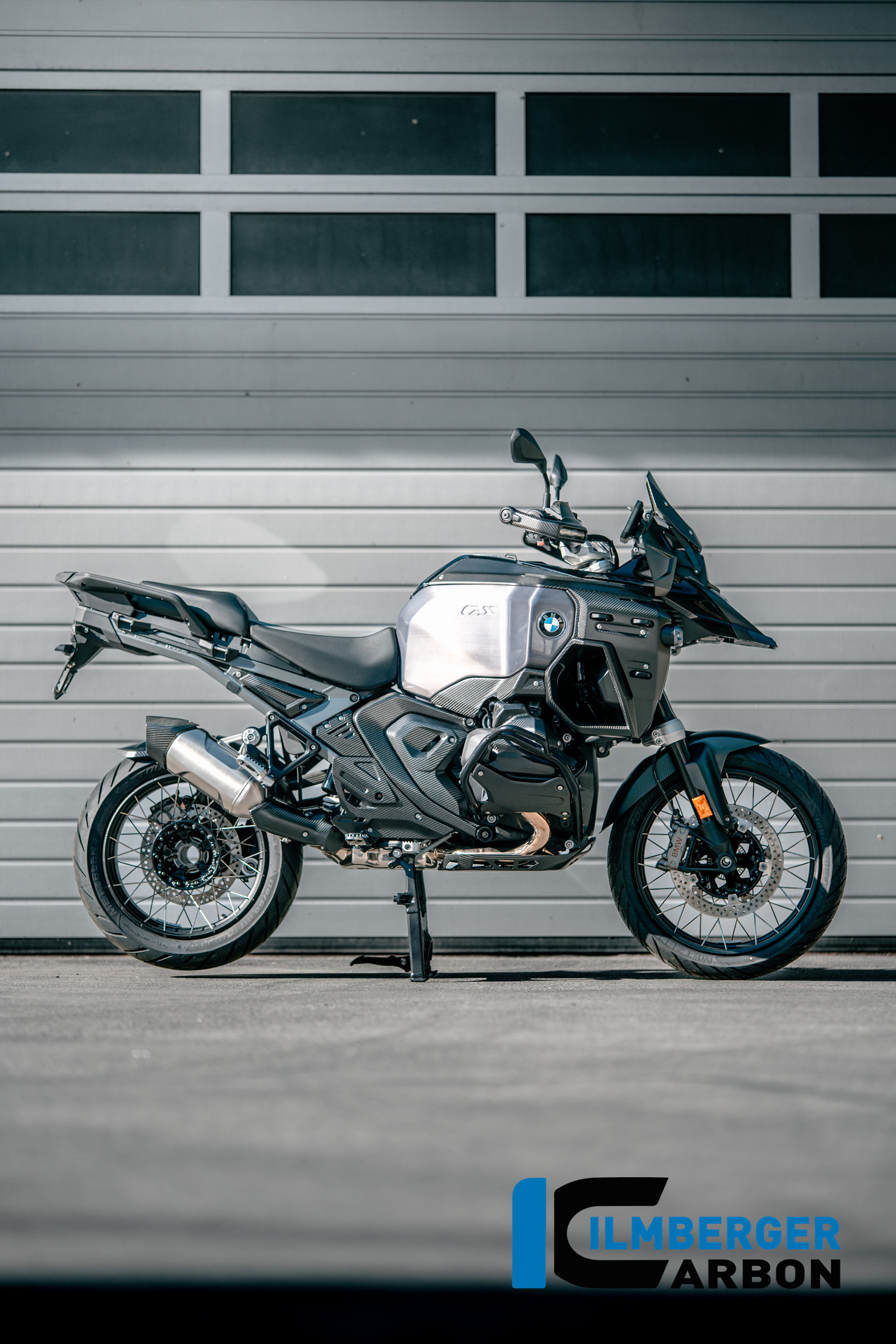 Wasserkühlerabdeckung rechts mit Löchern für den Kofferhalter Carbon matt R 1300 GS Adventure BMW R 1300 GS Adventure (ab 2024) Carbon – Bild 2